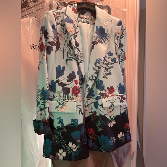 ALICE + OLIVIA Justine Floral Blazer & Pants - Picture 2 of 8